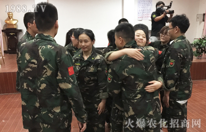 ��Խ������ƴ���^����