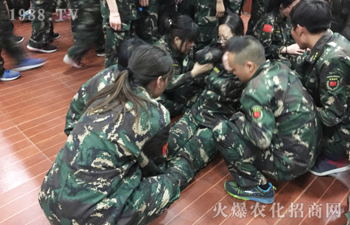 ����ͻ��������ÿһ����ǰ�ж����ի@��