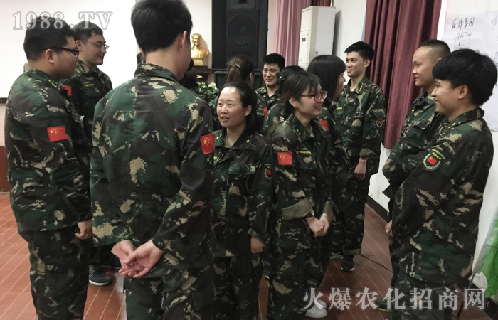 ����ͻ��������ÿһ����ǰ�ж����ի@��