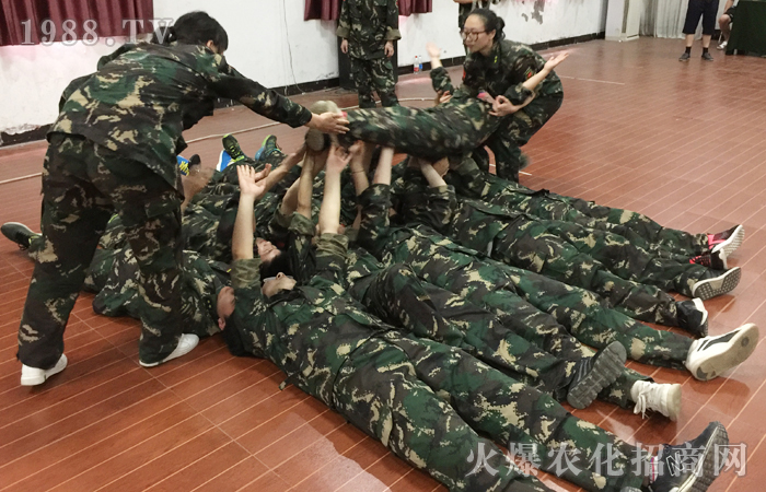 ��Խ��(m��ng)�� ����ֱǰ