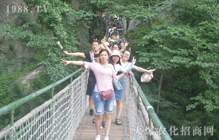 �ഺ�oη��һ·ǰ�����ڵ�ɽ��Ҋ�C��һ�ӵ��Լ���