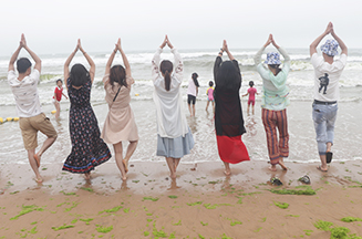 �g��Ц�Z(y��)���M������֮�У��M�@�𱬜�����