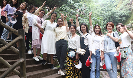 ׷��(m��ng)���������׿��ߣ�չ���ഺ������