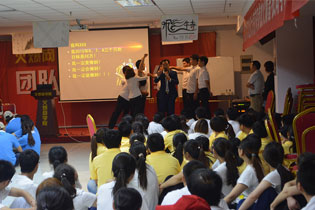 ��(zh��n)�����ң��ھ������F(tu��n)�(du��)�f(xi��)�����҂��oη�o�֣�